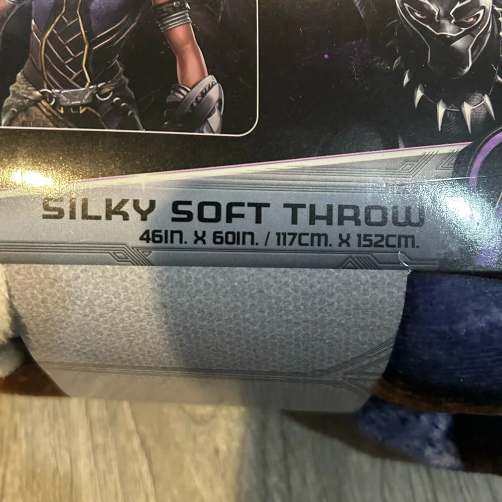 Marvel Studios Black Panther Silky Soft Throw - new!